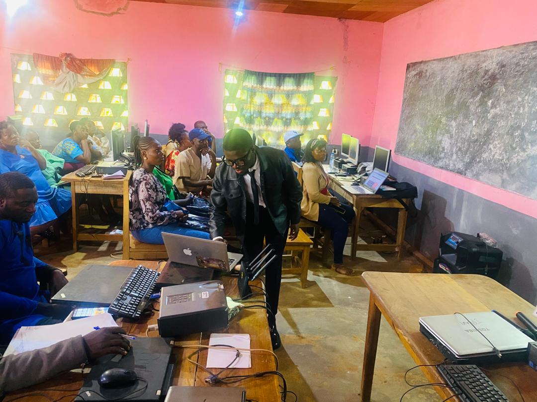 EdvanceSMS training at a local school site